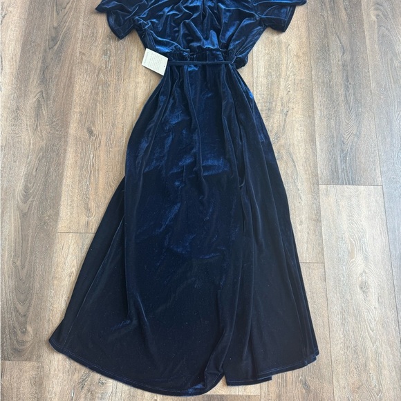 Chelsea28 Navy Blue “velvet” like material dress. New with tags! Women’s size M. - Picture 11 of 13